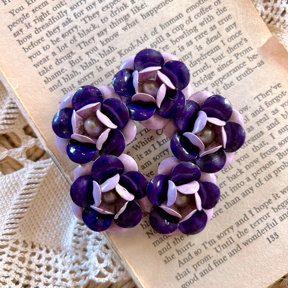 Vintage Large Two Tone Purple Flower Wreath Brooch Pin 1950’s 60’s